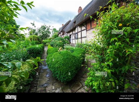 Anne Hathaways Cottage Stratford upon Avon Stock Photo - Alamy
