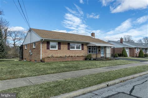 105 W Lincoln Ave, Robesonia, PA 19551 | Trulia