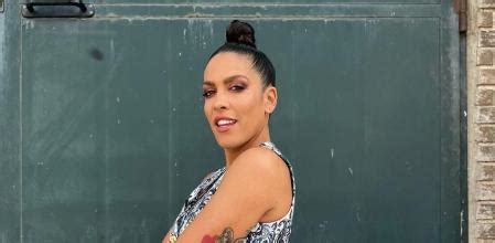 Lorena Castell presume de cuerpazo con su último posado en bikini