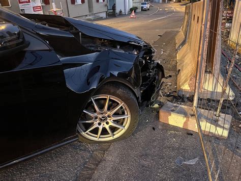 Benken Sg Alkoholisierte Autofahrerin Verursacht Sachschaden