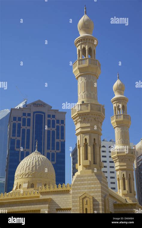 Middle East, UAE, Abu Dhabi, Mosque & Contemporary Architecture Stock ...