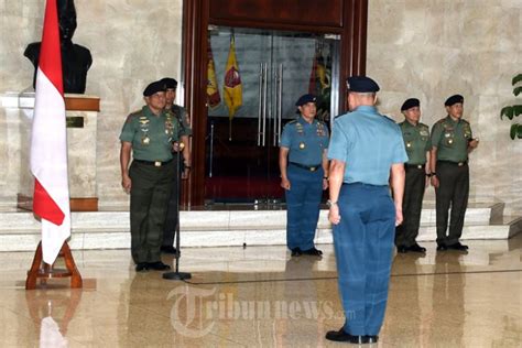 Panglima TNI Pimpin Acara Kenaikan Pangkat PATI TNI Foto 5 1644137