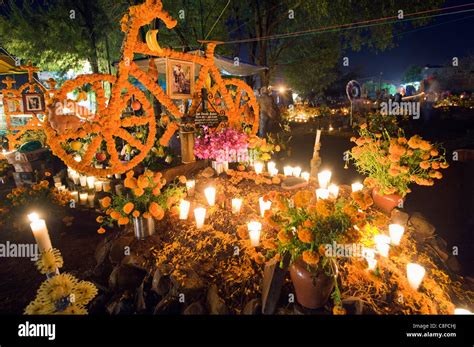 Flowers, Dia de Muertos (Day of the Dead, Tzintzuntzan, Lago de ...