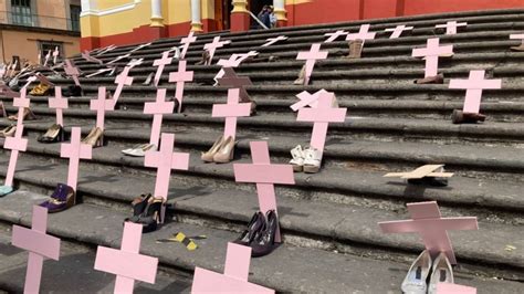 Feministas Colocan Cruces Y Zapatos En Xalapa N