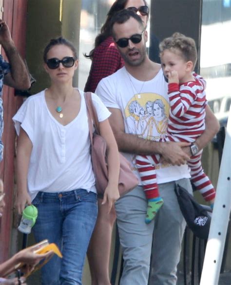 Exclusive… Natalie Portman & Family Out For Breakfast In Los Feliz ...