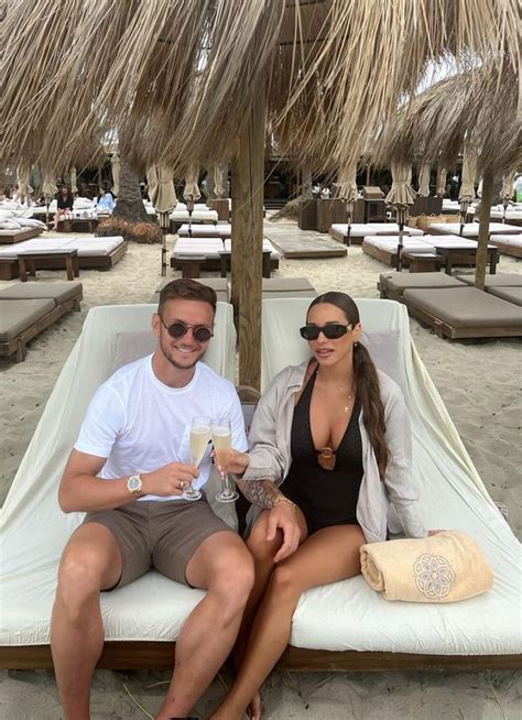 Verano Rakitic Y Raquel Mauri Disfrutan Juntos De Sus Vacaciones De