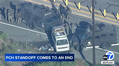 Pacific Coast Highway Closed In Malibu Back Open Assault Suspect In Custody After Standoff