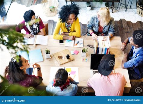 Povos Diversos Do Grupo Que Trabalham Junto O Conceito Imagem De Stock