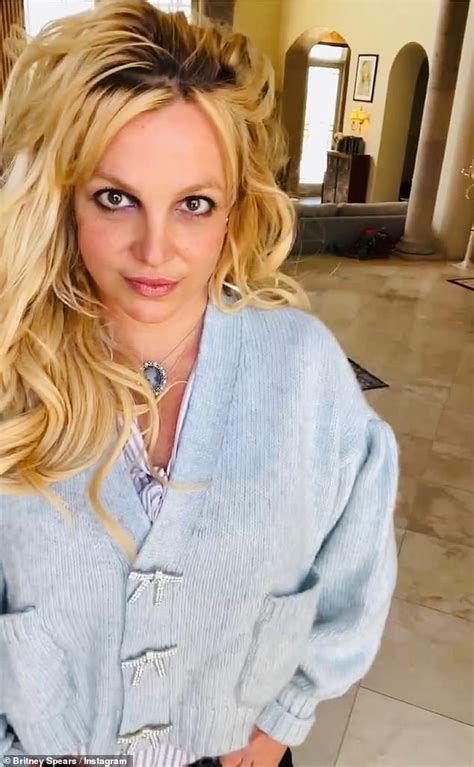Britney Spears Shares Nude Snaps On Instagram Daily Mail Online