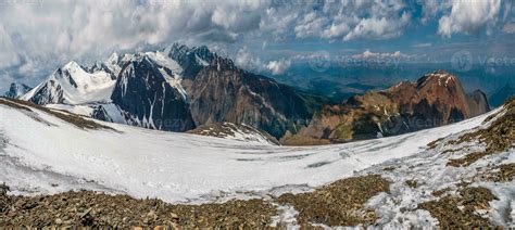 Snowy high-altitude plateau. Panoramic alpine landscape with snow ...