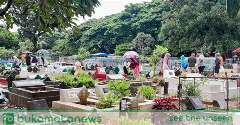 Potret Ziarah Makam Menjelang Bulan Ramadan