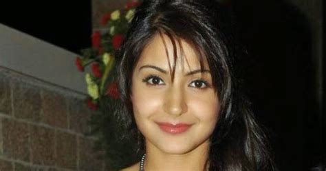 Actress Gallery Anushka Sharma Hot Navel Photos