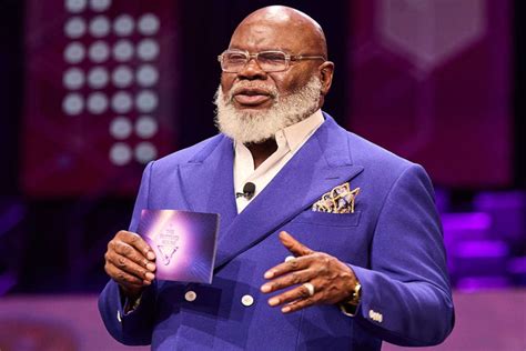 Bishop Td Jakes Suffers Medical Incident During Service Charisma News