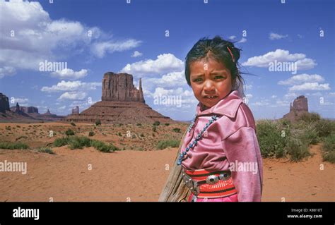 Traditional Navajo Hogan Monument Valley Banque De Photographies Et D