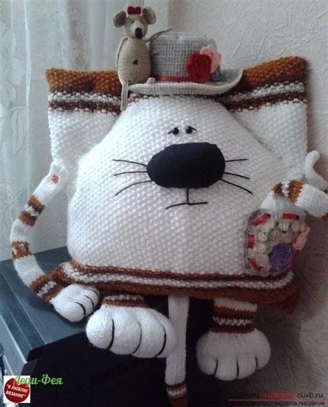 Забавные котоподушки