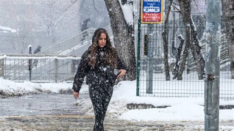 Saat Verildi Meteoroloji Ve Akom Dan Stanbul A Kuvvetli Kar Ya