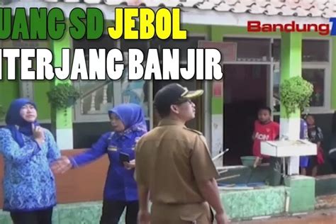 Dua Dinding Ruang Sd Jebol Diterjang Banjir Bisnis Bandung