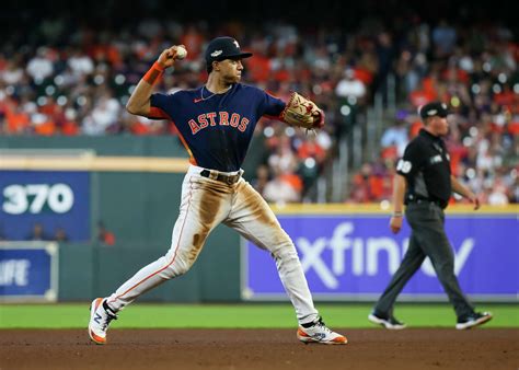 Astros Ss Jeremy Peña Wins Historic Gold Glove Award