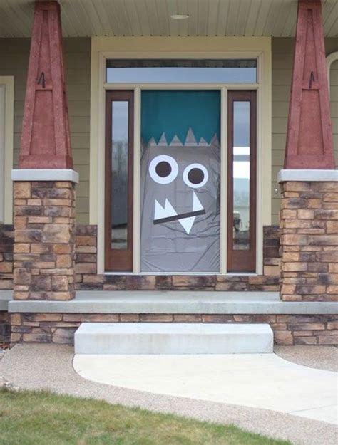 Halloween door decorations - seriously spooky ideas for monster doors ...