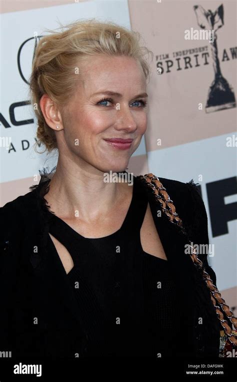 La actriz Naomi Watts llega a los 26º premios anuales de espíritu en