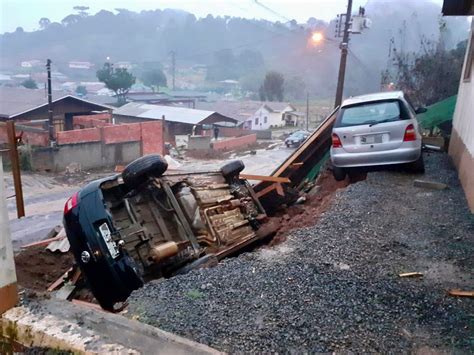 Ciclone E Chuva Causam Deslizamentos De Terra E Alagamentos Em Sc