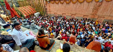 kamakhya temple red cloth  meaning  rakht bastra