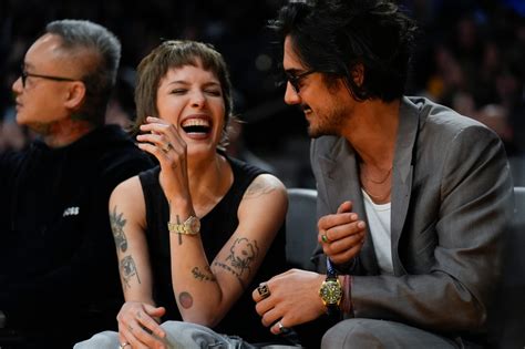 Halsey And Boyfriend Avan Jogia Get Touchy Feely During La Lakers Game Date