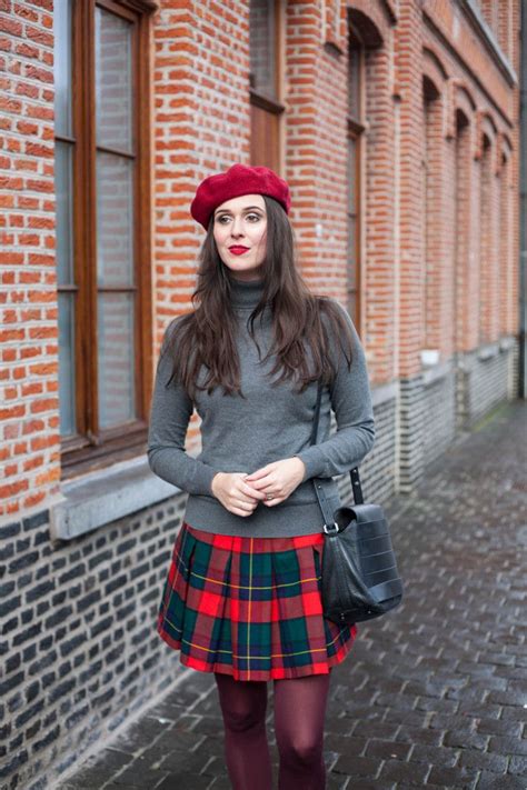 Outfit Vintage Inspired In Plaid Pleated Skirt Purple Tights And