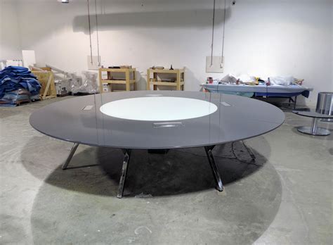 Custom Large Round Glass Table - Ambience Doré