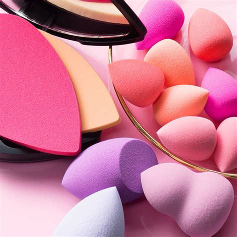 Make-up sponges: different types and how to use them | KIKO MILANO