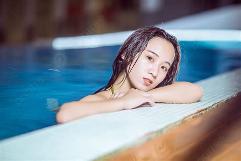 Schönes Mädchen Im Sommerschwimmbad Nachts Im Bikini Hintergrund Schwimmbad Porträt Reise