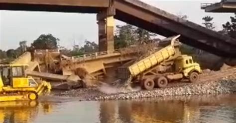 Trecho Sob Ponte Que Caiu Na Br Come A A Ser Aterrado