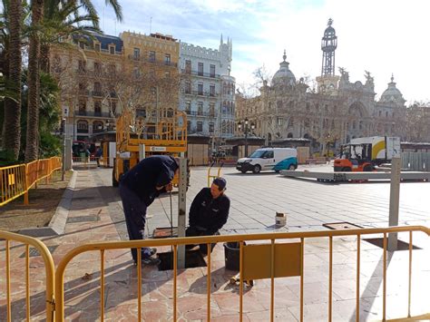 Empieza la instalación de las vallas de las mascletaes en la plaza del