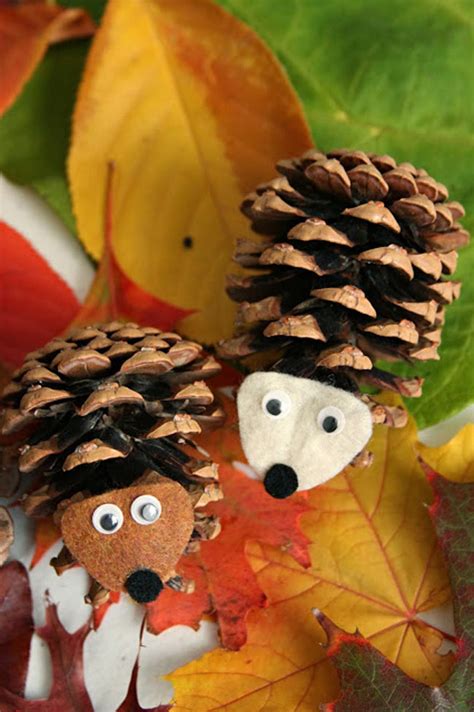 Cute Fall Crafts Made with Pine Cones