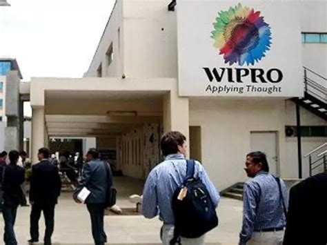 Wipro Chief Azim Premji Ts Shares Worth Rs 500 Crore To Sons Rishad And Tariq