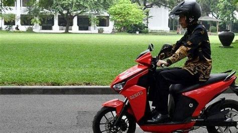 Tips Aman Mengendarai Motor Listrik Di Jalan Raya Dan Jalan Kecil