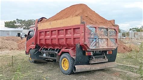 Dump Truk Pengangkut Tanah Full Bak Jomplang Muatan Tanah Merah YouTube