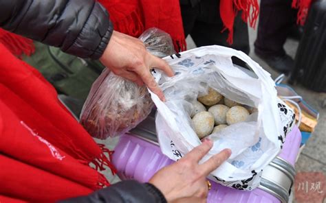 带着“乡愁”返岗务工 “家的味道”装在行囊里 新浪图片