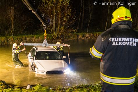 Auto In Pollham Im Teich Bergungseinsatz Mit Abstand