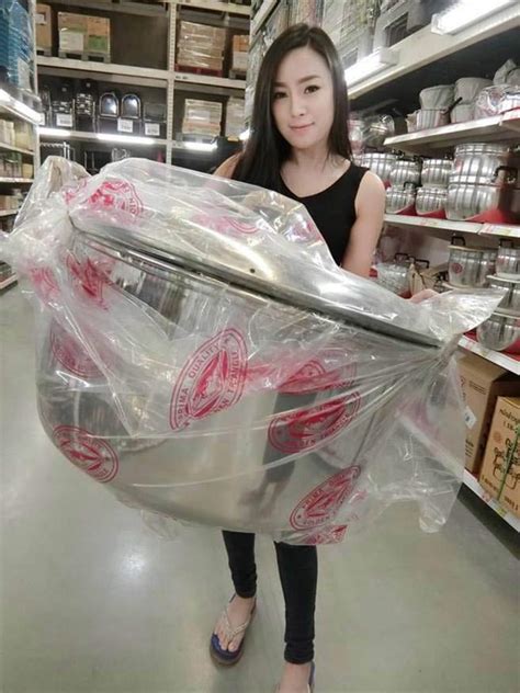 Chiêm ngưỡng nhan sắc của hot girl bán đồ ăn vặt Thái Lan Titanic Nơi mọi thứ được chia sẻ