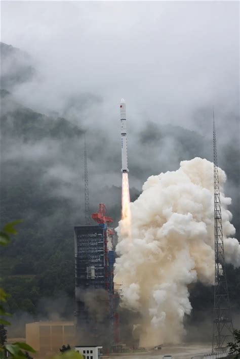 一箭三星 成功！“金牌”长二丁火箭发射遥感35号卫星02组 脉脉