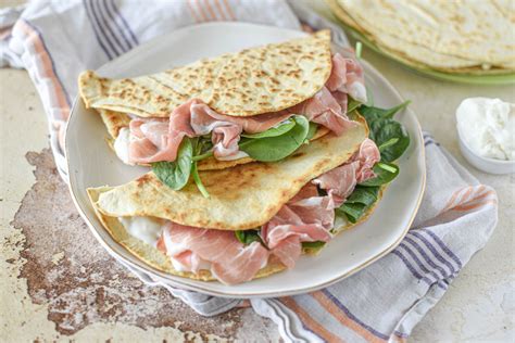 Piadina Romagnola La Ricetta Base Con Consigli Per Farcirla