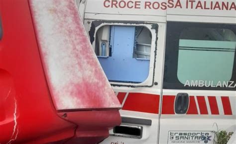 Ancona Camion Si Ribalta E Schiaccia Un Ambulanza Vittime