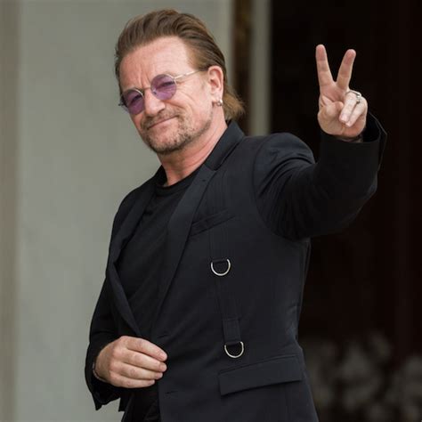 Bono De Son Vrai Nom Paul Hewson Tient Son Nom D Artiste D Une