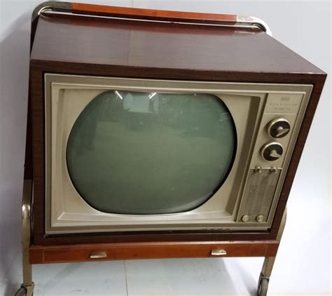 RCA Victor 1960 S New VistaColor 18 TV With Cart Hangar 19 Prop Rentals