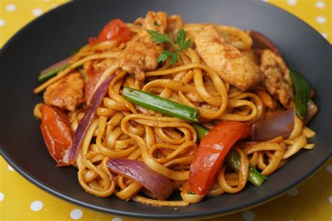 Tallarin Saltado De Pollo Criollo Receta Peruana Cecilia Tupac