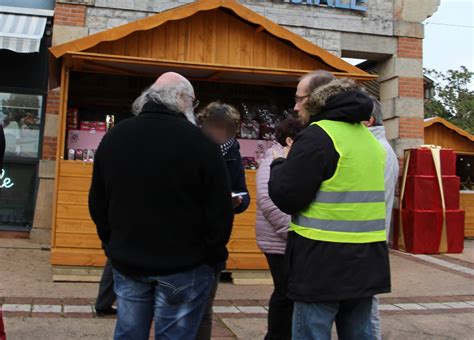 Gilets Jaunes Paray Au March De No L Une Dizaine De Gilets Jaunes