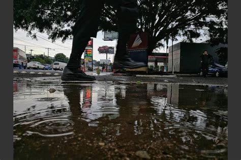 Fuerte Lluvia Sorprende A Capitalinos Este Fin De Semana