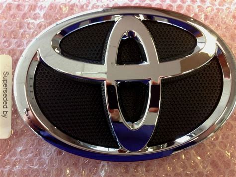 Toyota Camry Front Emblem