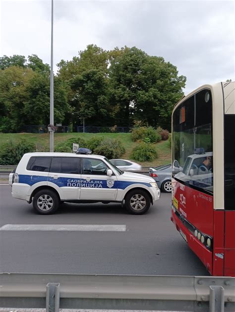 Mitsubishi pajero saobraćajna policija emergecy rescue Serbia